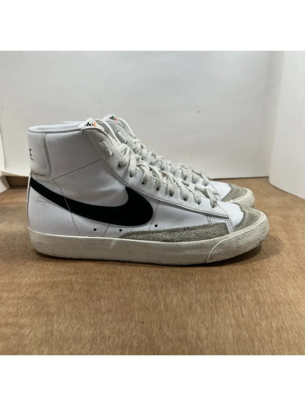 Nike Blazer Mid 77 Vintage Womens Size 9.5 White Black Basketball Shoes Sneakers